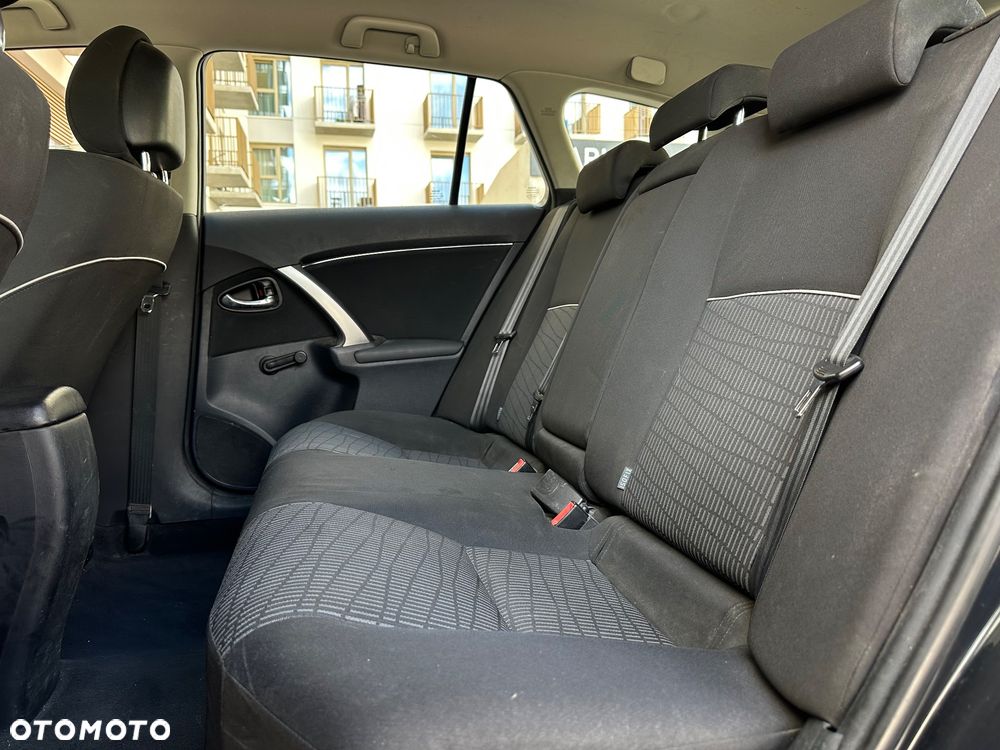 Toyota Avensis 1.6 Active - 20