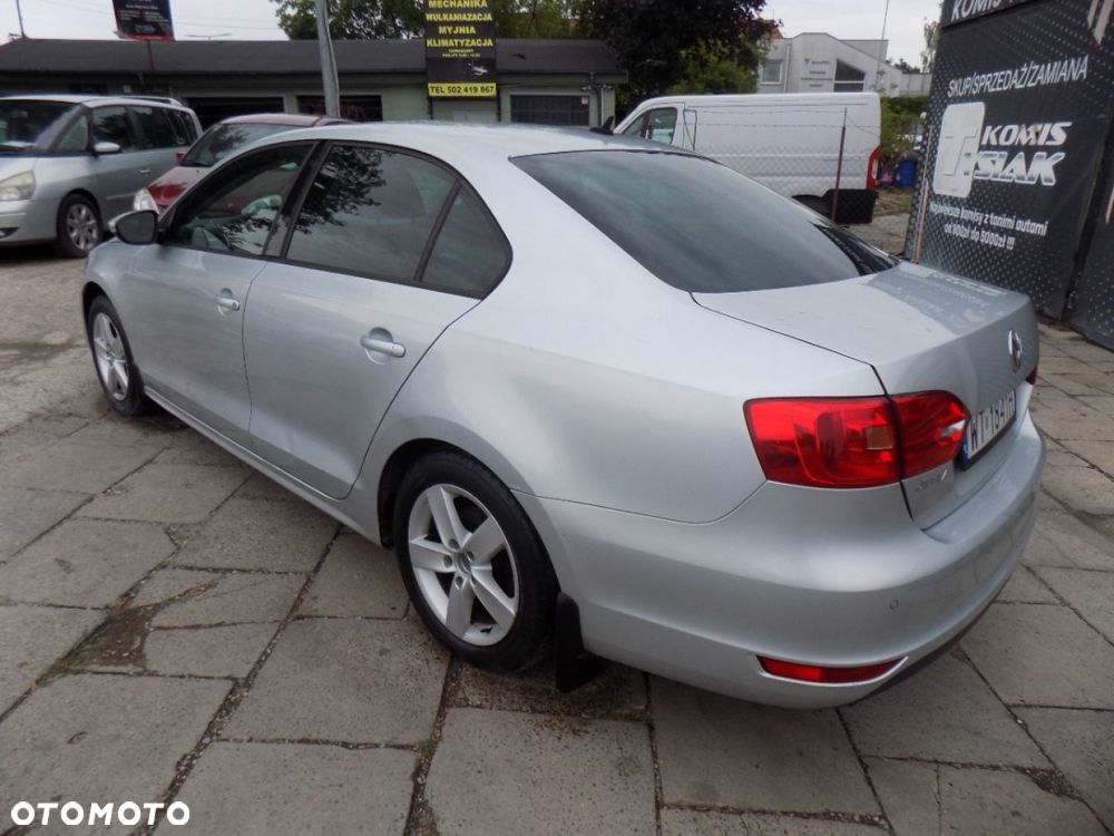 Volkswagen Jetta - 4