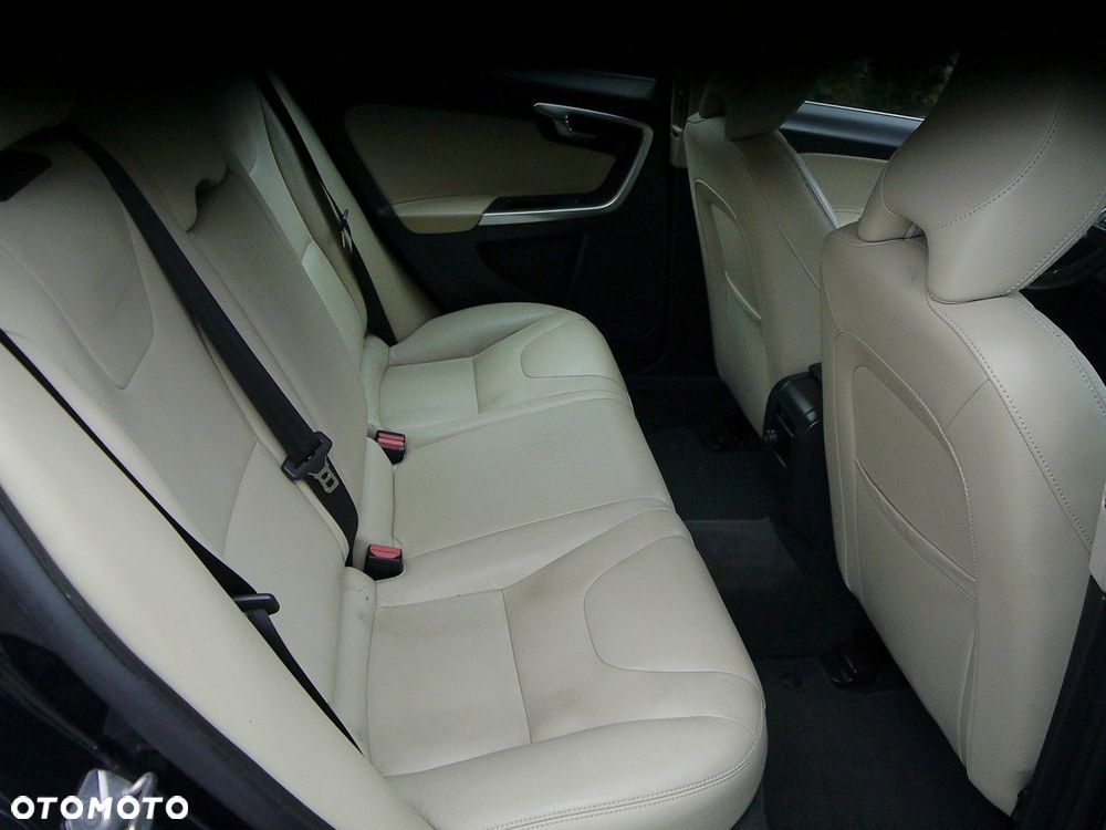Volvo V60 D2 Drive-E Momentum - 31