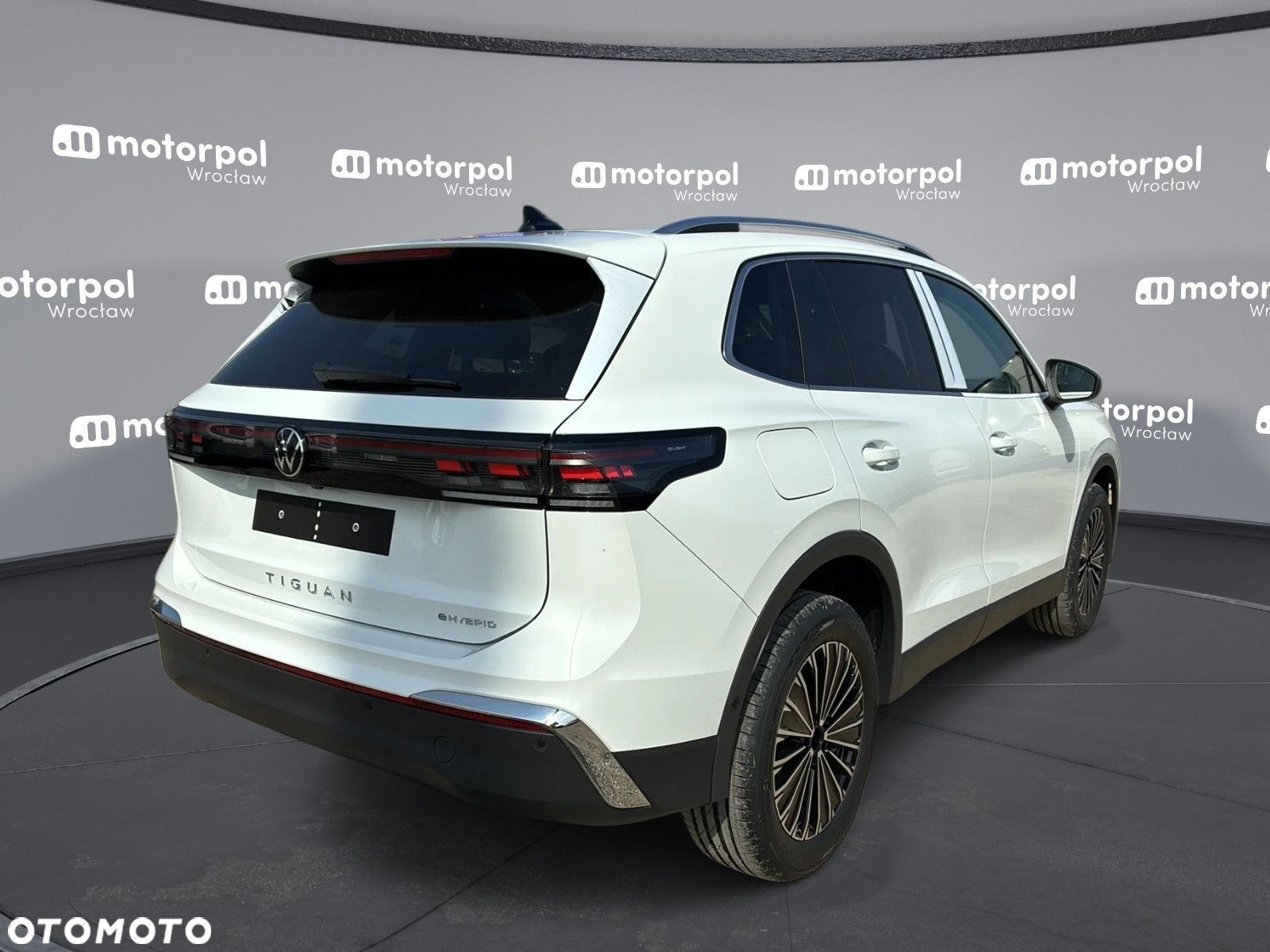 Volkswagen Tiguan - 10