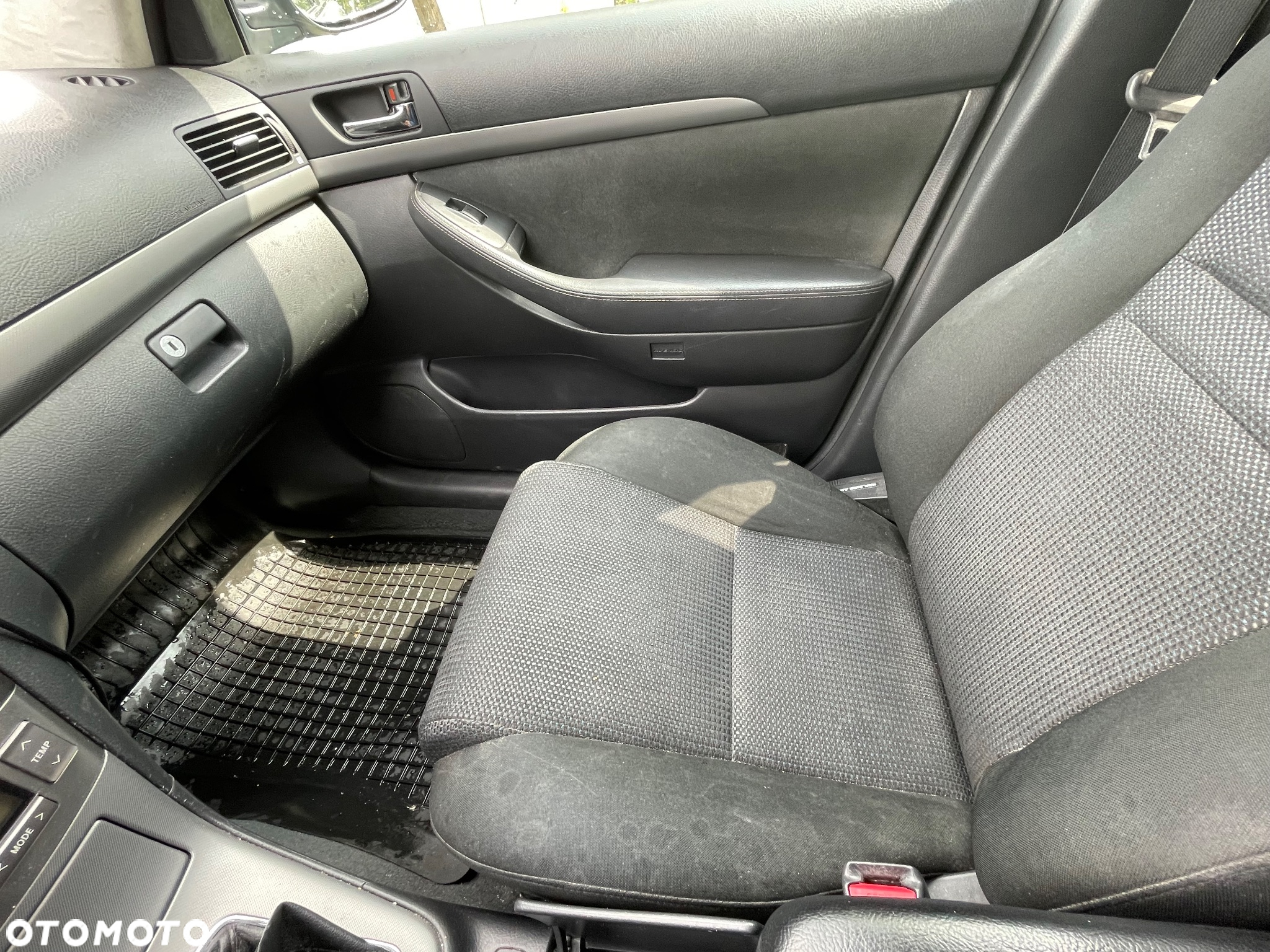 Toyota Avensis 1.8 VVT-i Sol - 15
