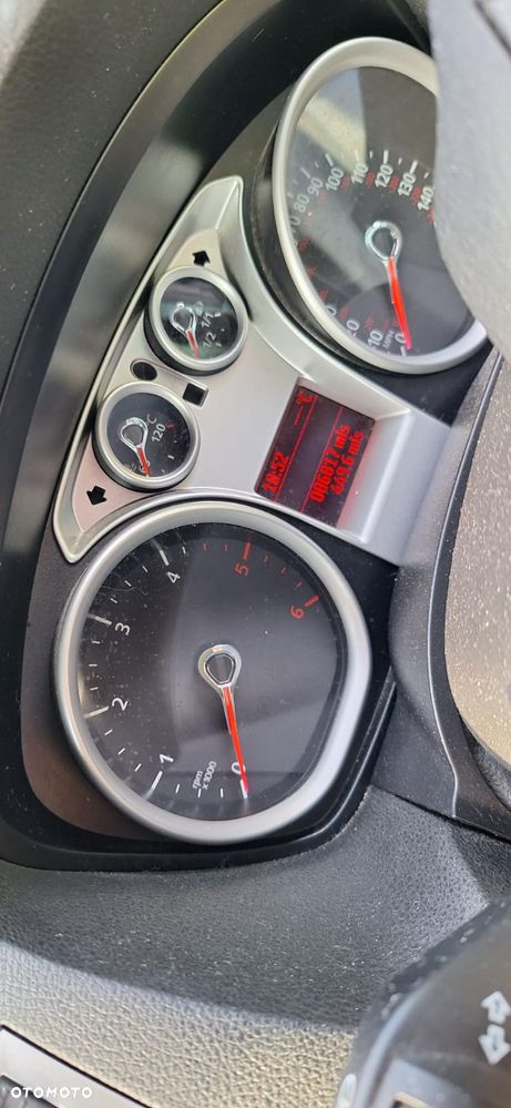 Ford Kuga 2.0 TDCi Titanium - 14
