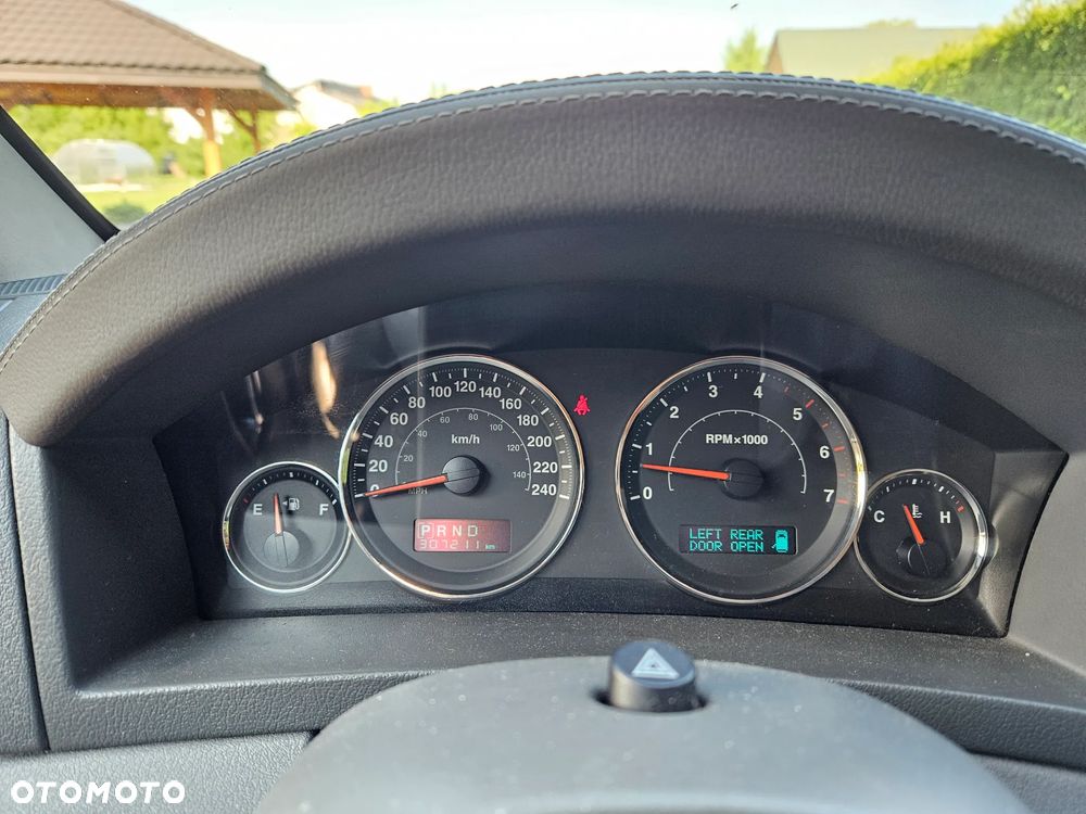 Jeep Grand Cherokee - 16