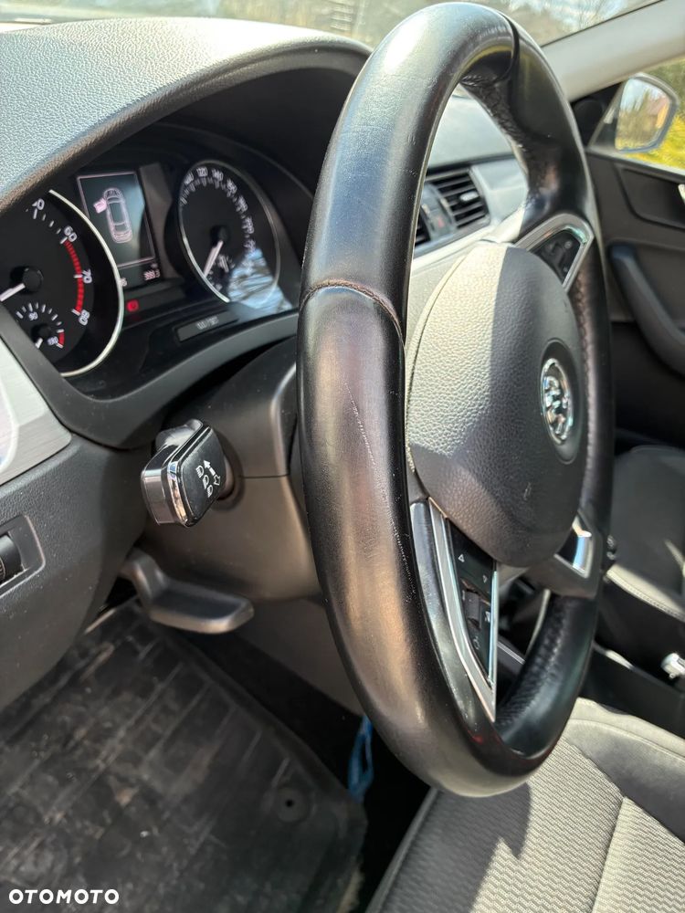Skoda RAPID 1.2 TSI Ambition - 19