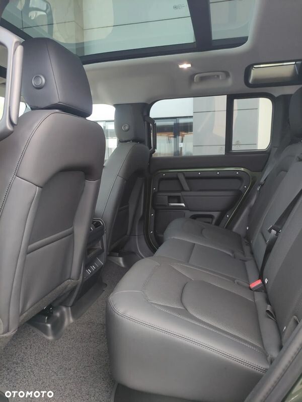 Land Rover Defender - 17