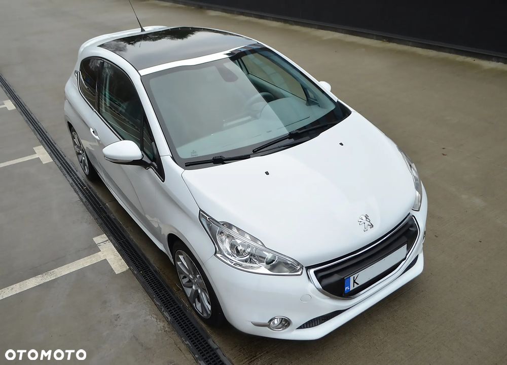 Peugeot 208 - 16