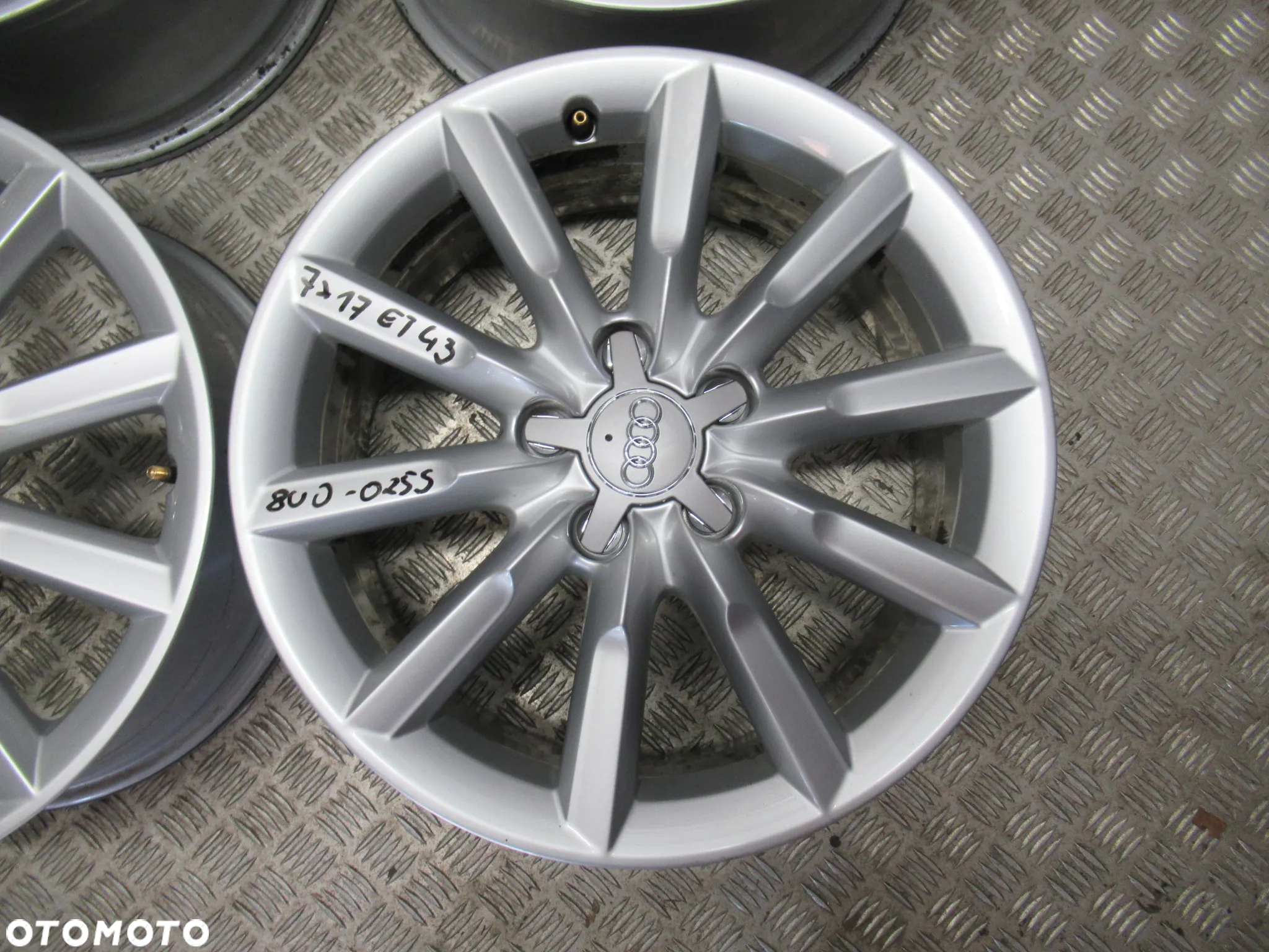 Felgi Audi Q3 A3 A4 7Jx17 et43 5x112 8U0 - 3