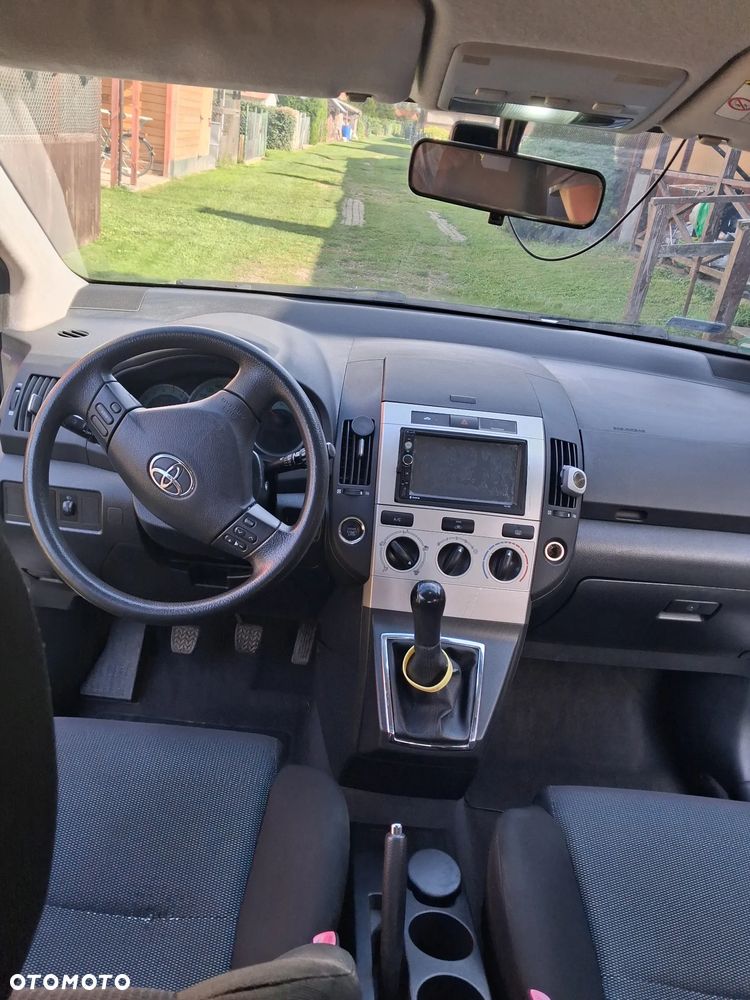 Toyota Corolla Verso - 5