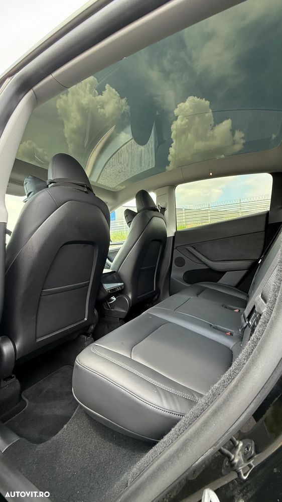 Tesla Model Y - 29