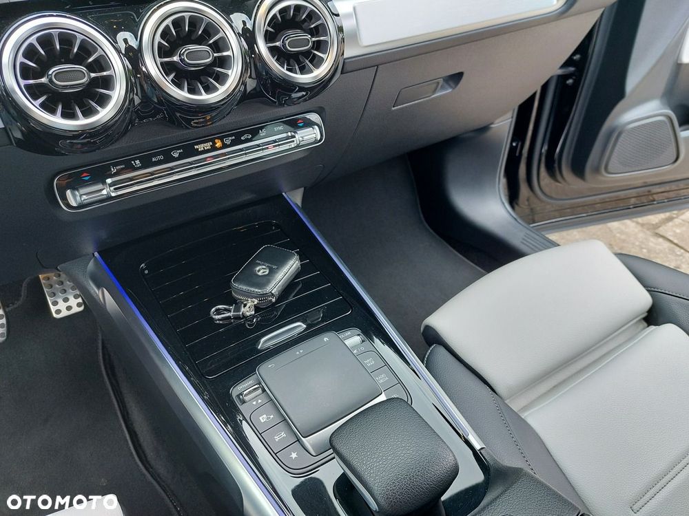 Mercedes-Benz GLB - 24