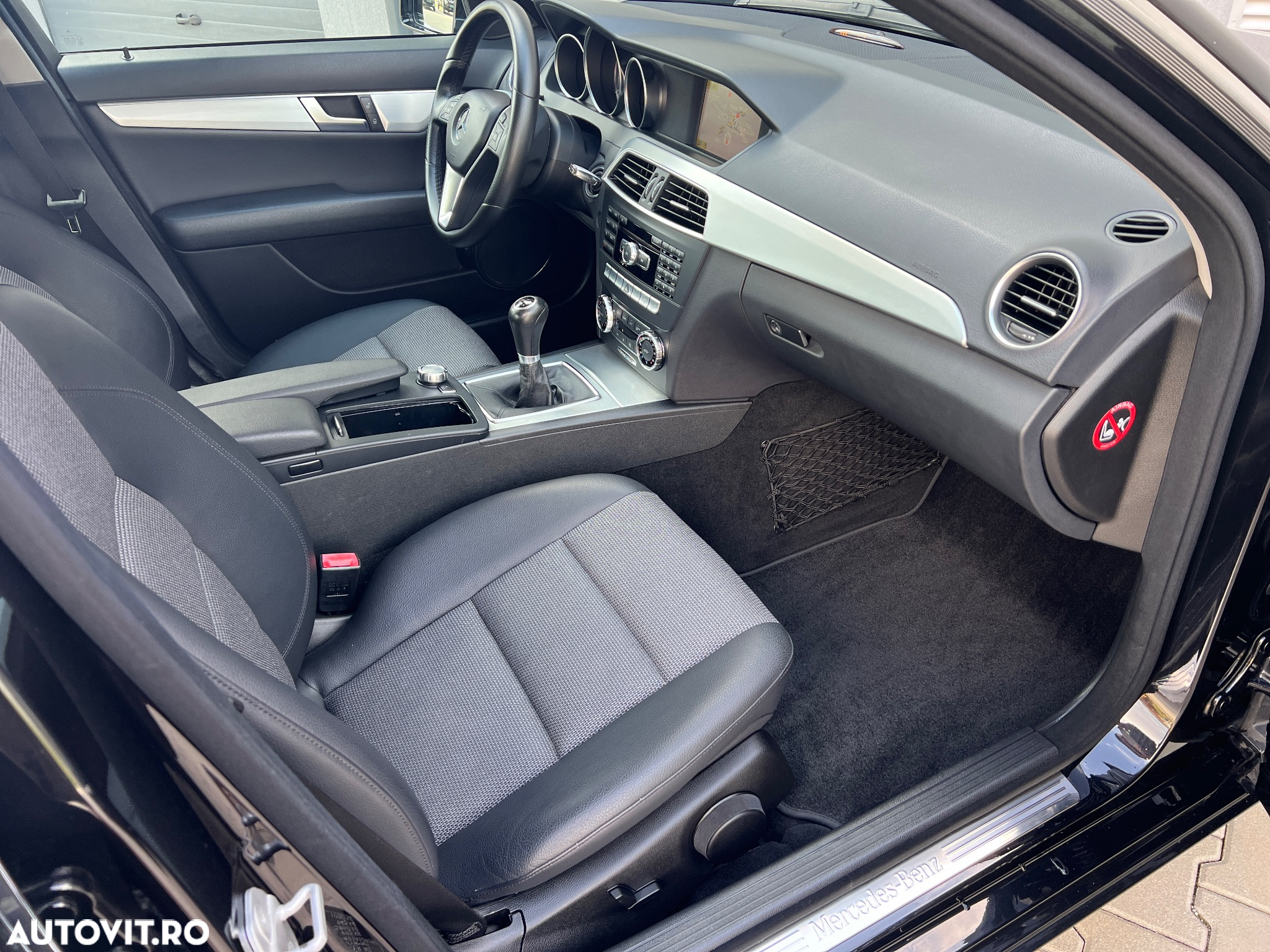Mercedes-Benz C 180 CGI BlueEFFICIENCY Avantgarde - 21