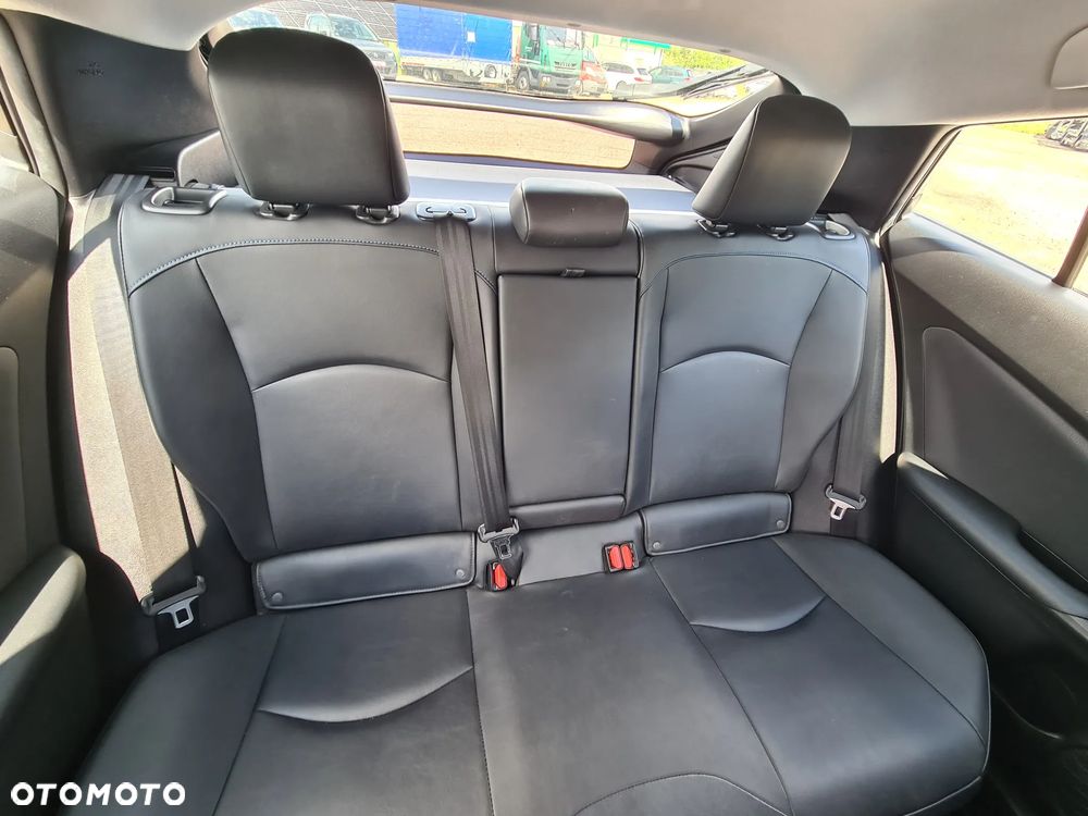 Toyota Prius - 30