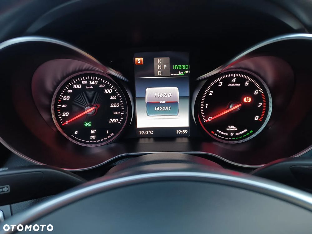 Mercedes-Benz Klasa C 250 T 7G-TRONIC AMG Line - 18