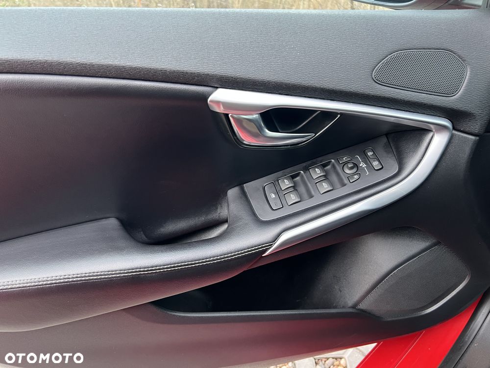 Volvo V40 D2 Drive-E R-Design Momentum - 9