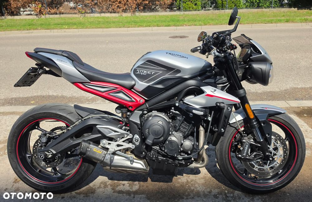 Triumph Street Triple - 4