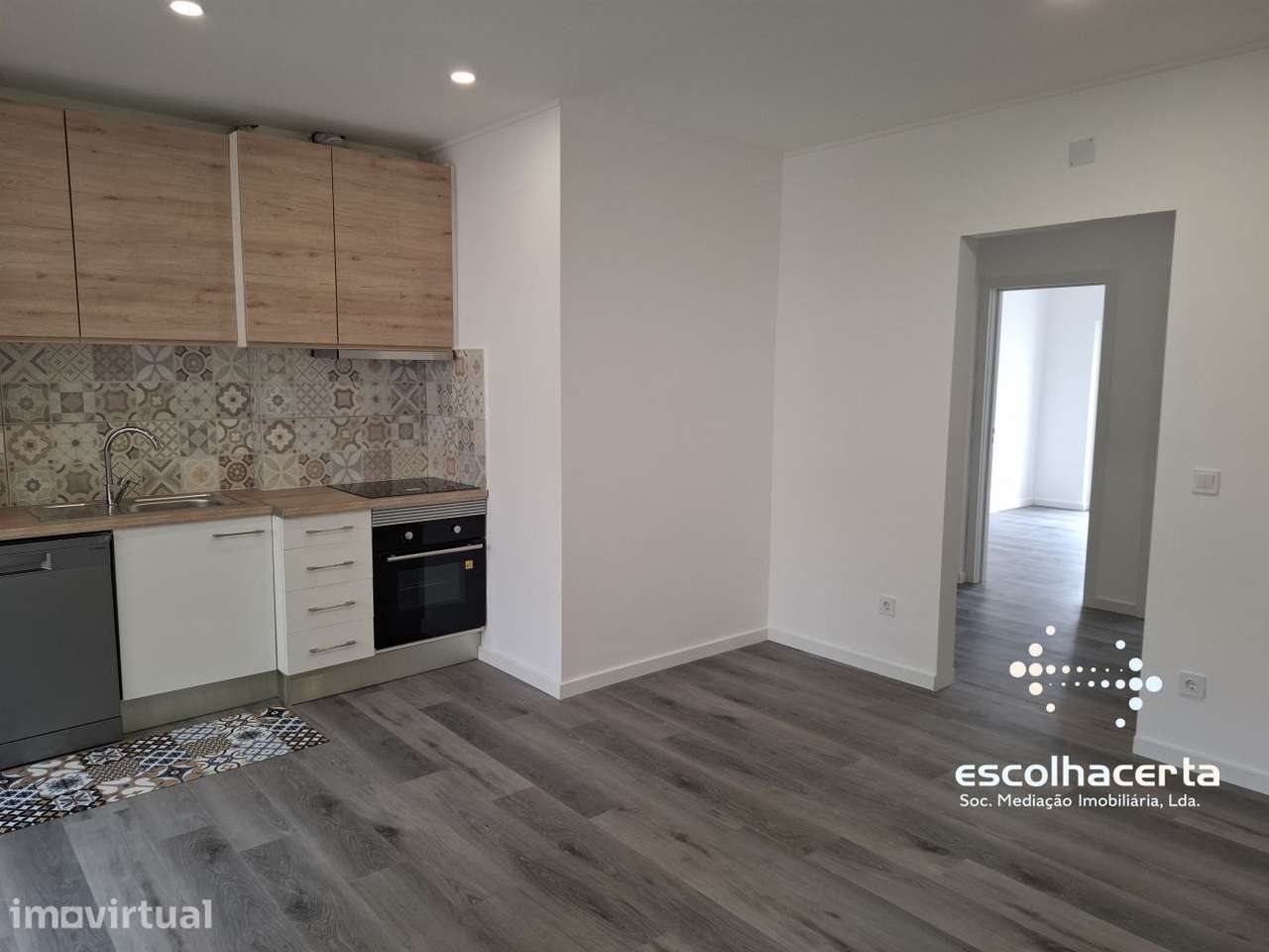 OPORTUNIDADE! ApartamentoT2 Remodelado na Baixa da Banheira - Grande imagem: 2/14