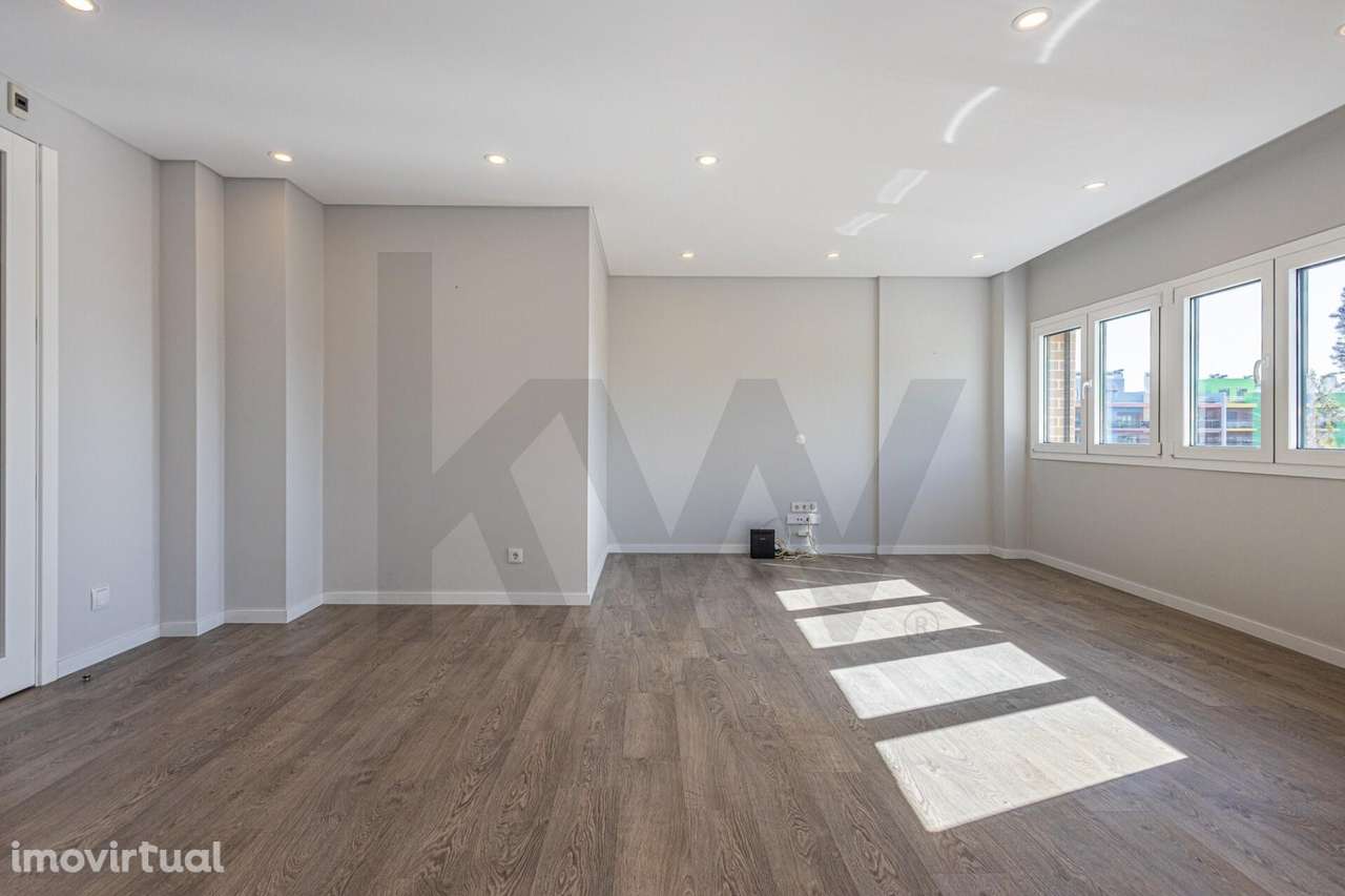 T2 com Varanda e  Box no Jardim da Amoreira: O Equilíbrio entre Qualid - Grande imagem: 5/47