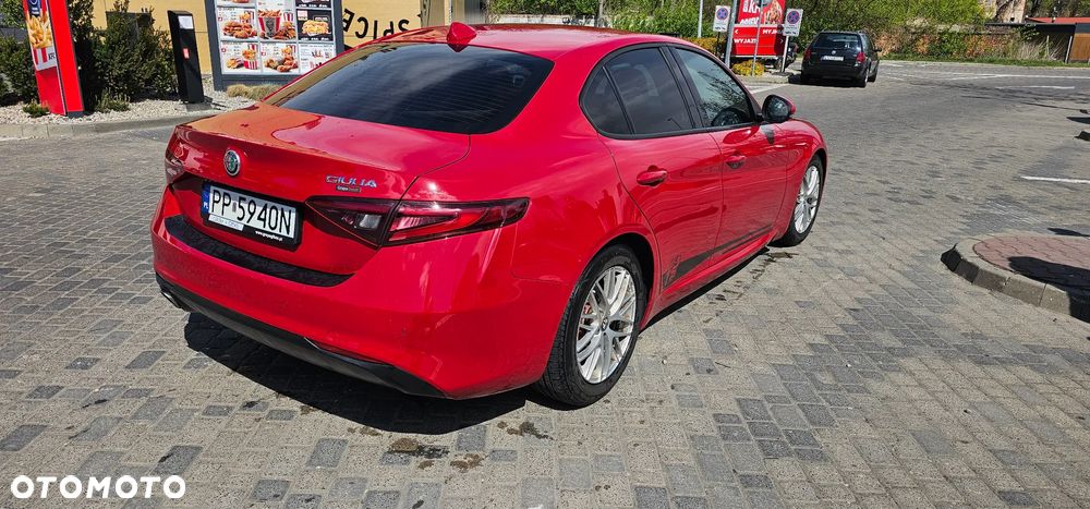 Alfa Romeo Giulia - 8