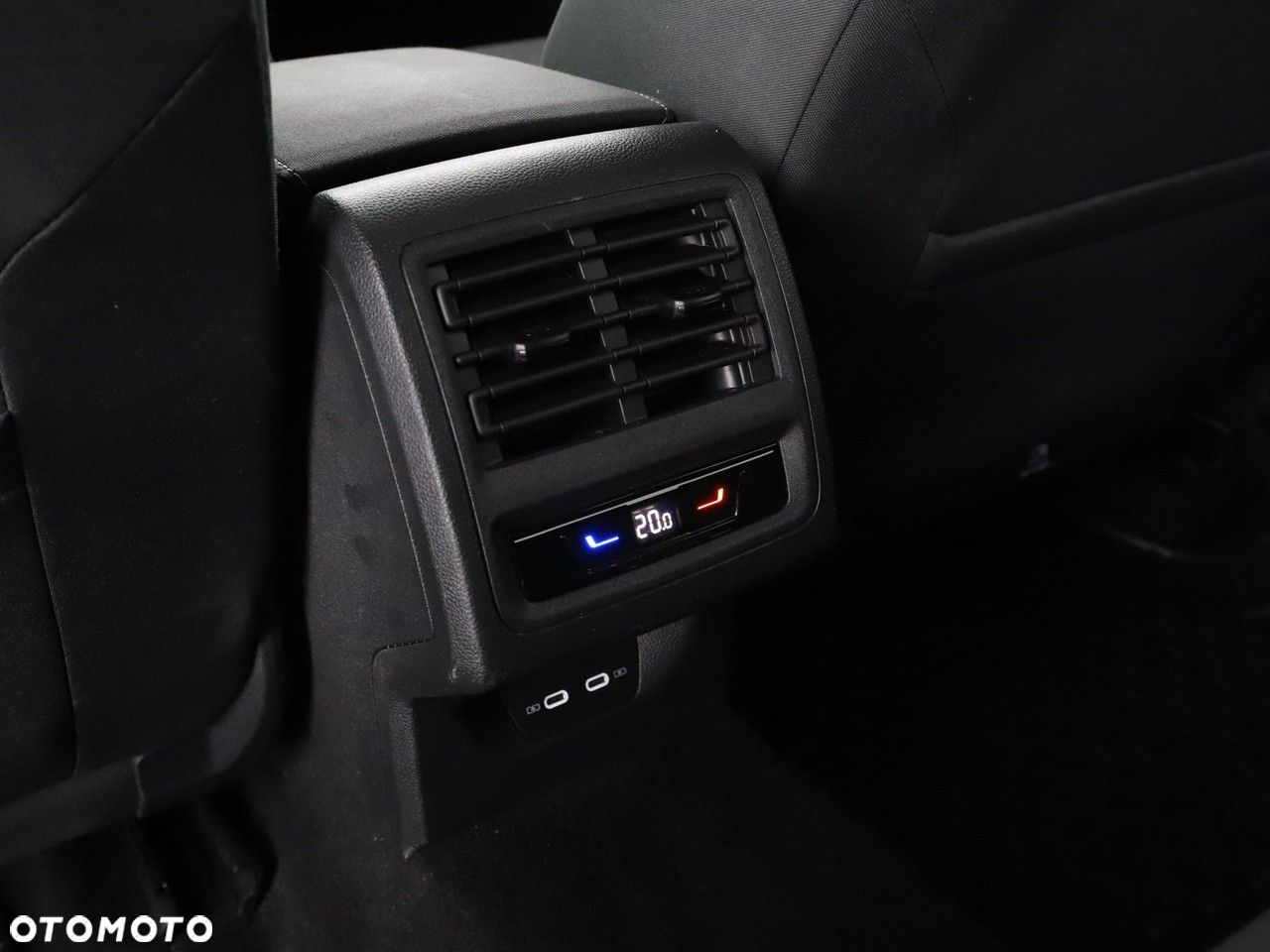 Volkswagen Golf 2.0 TDI SCR DSG Life - 37
