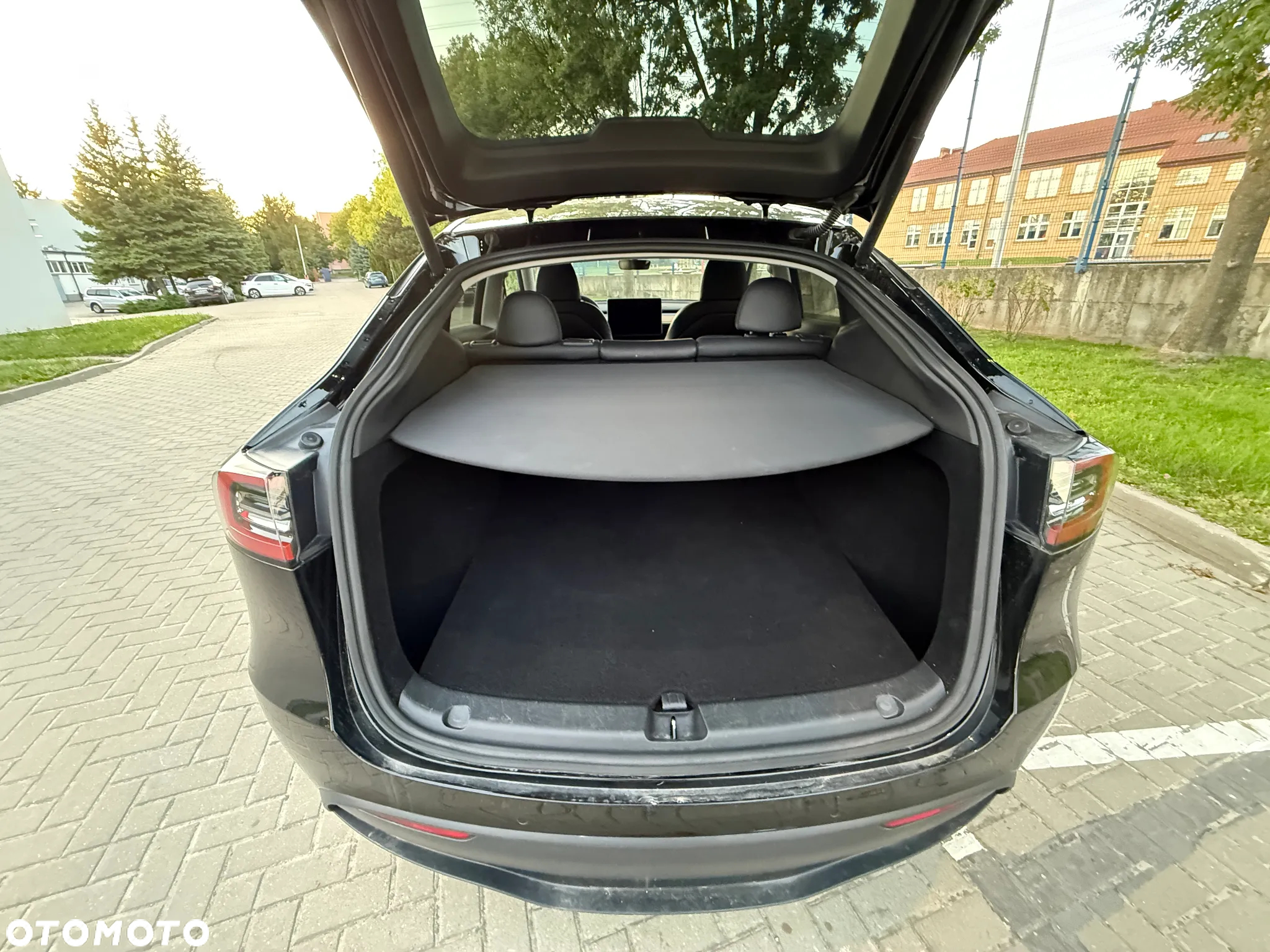 Tesla Y Performance AWD - 13