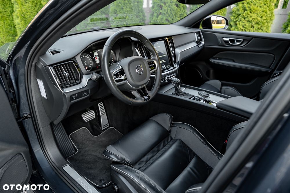 Volvo V60 B5 B R-Design - 16