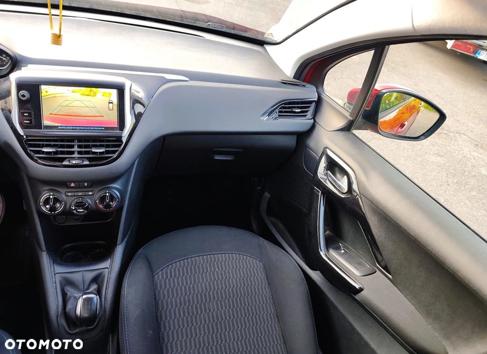 Peugeot 208 PureTech 82 Start & Stop Allure - 11