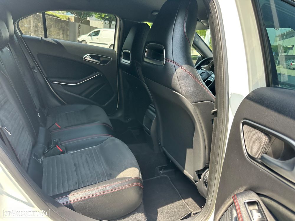 Mercedes-Benz A 180 d AMG Line - 36