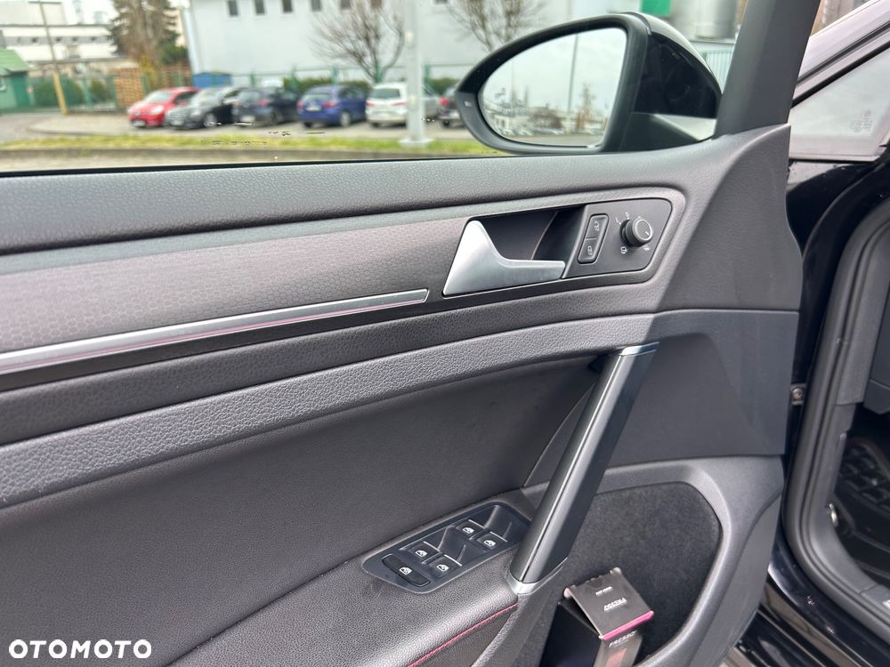 Volkswagen Golf GTI (BlueMotion Technology) DSG Performance - 10