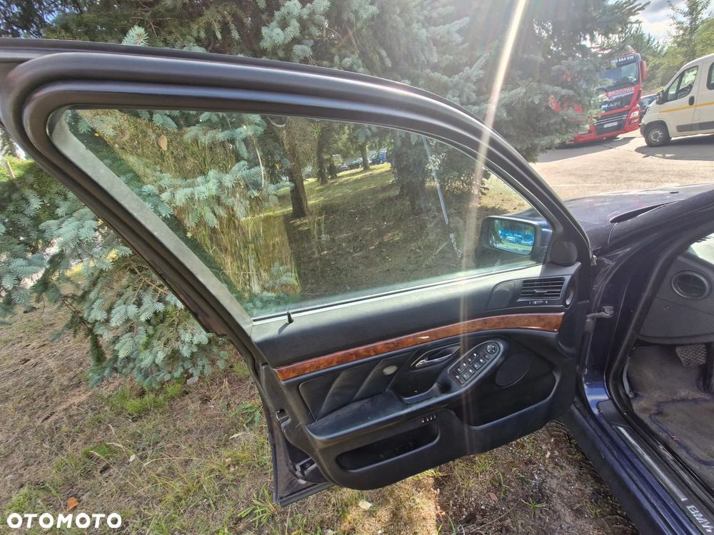 BMW E39- pojazd na części: maska, zderzak, drzwi, szyby, lusterka, chłodnica ... - 26