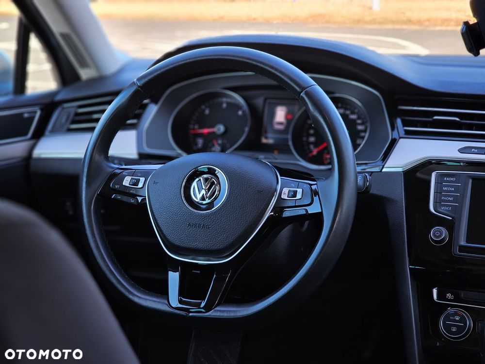 Volkswagen Passat - 21