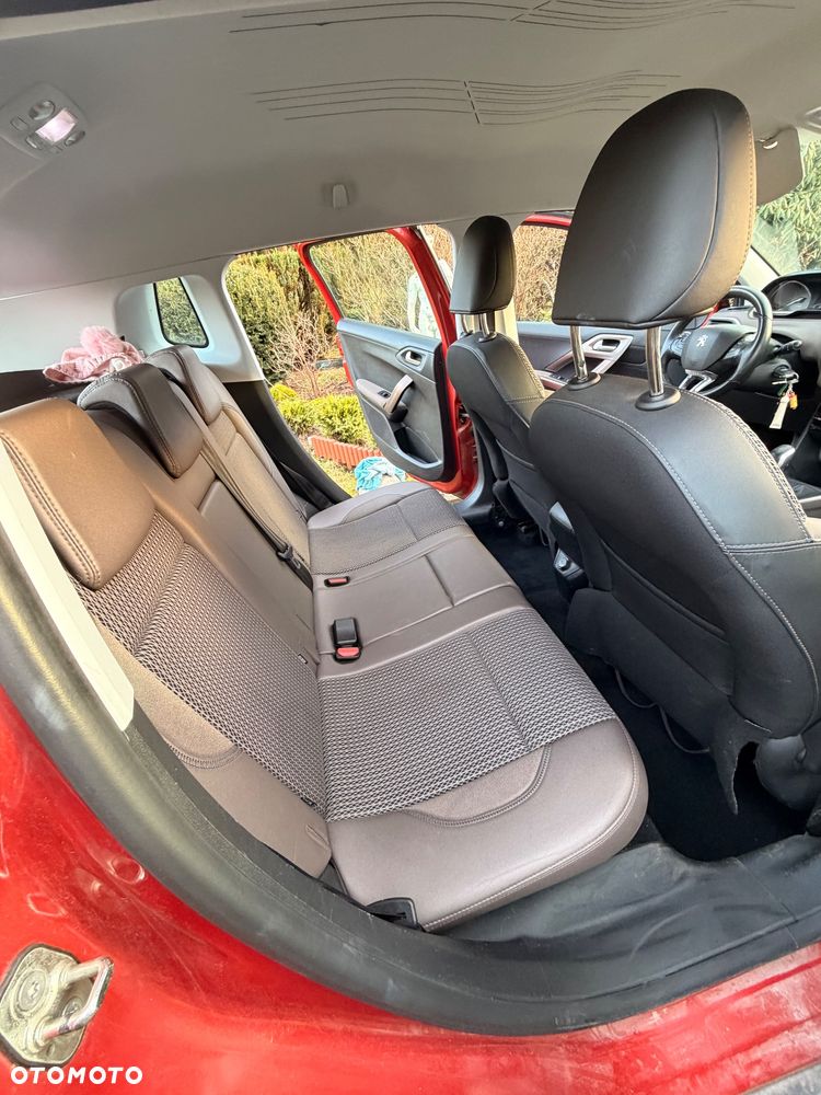 Peugeot 2008 1.2 Pure Tech Active S&S - 11