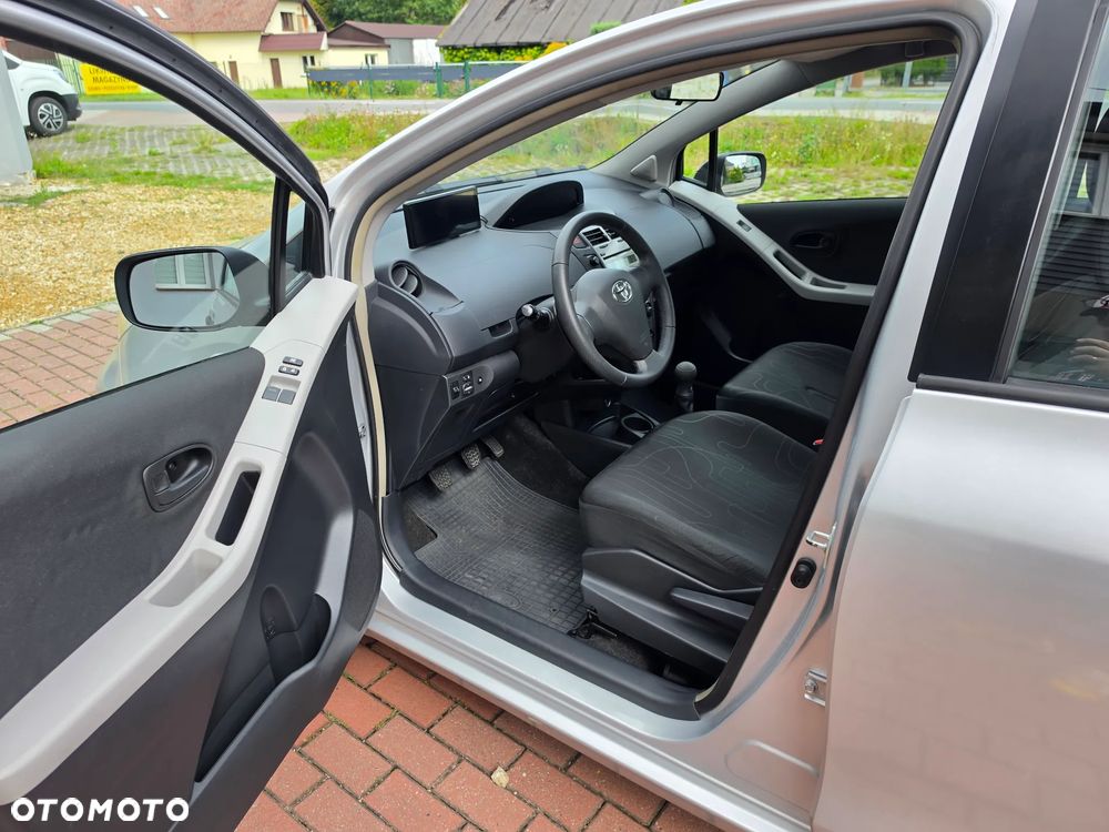 Toyota Yaris - 24