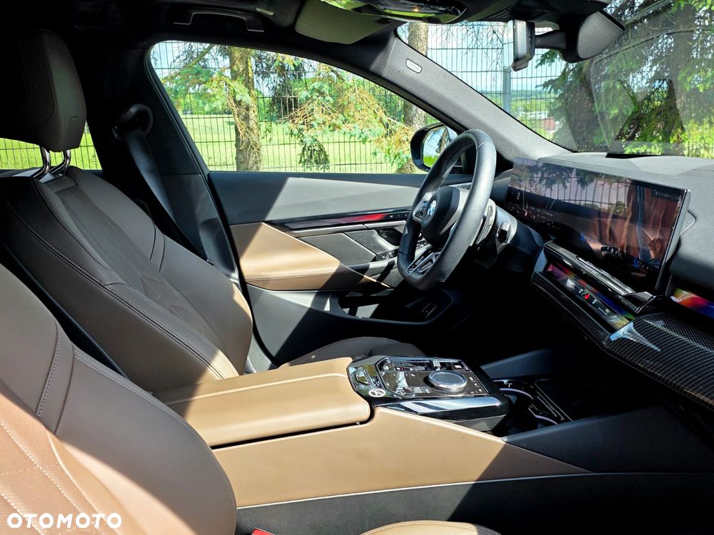 BMW Seria 5 540d xDrive mHEV M Sport - 21