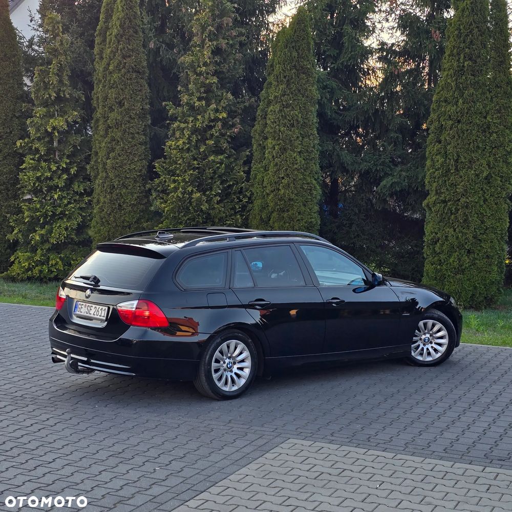 BMW Seria 3 320i Touring - 14