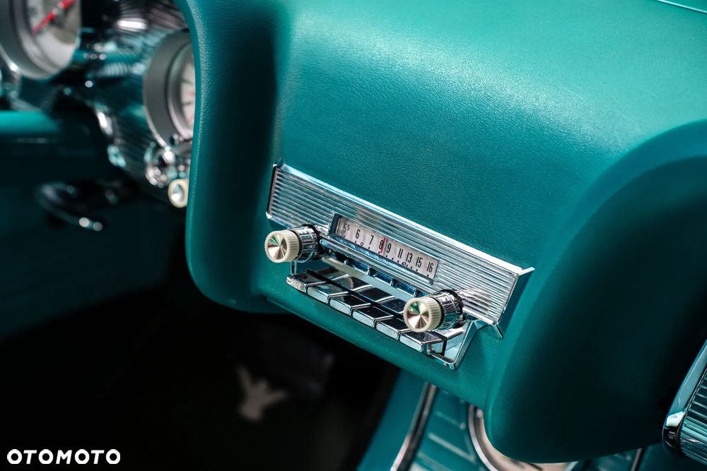 Ford Thunderbird - 27