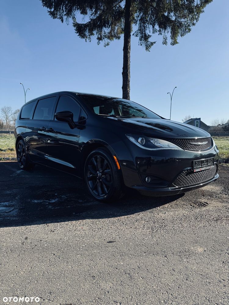 Chrysler Pacifica - 11