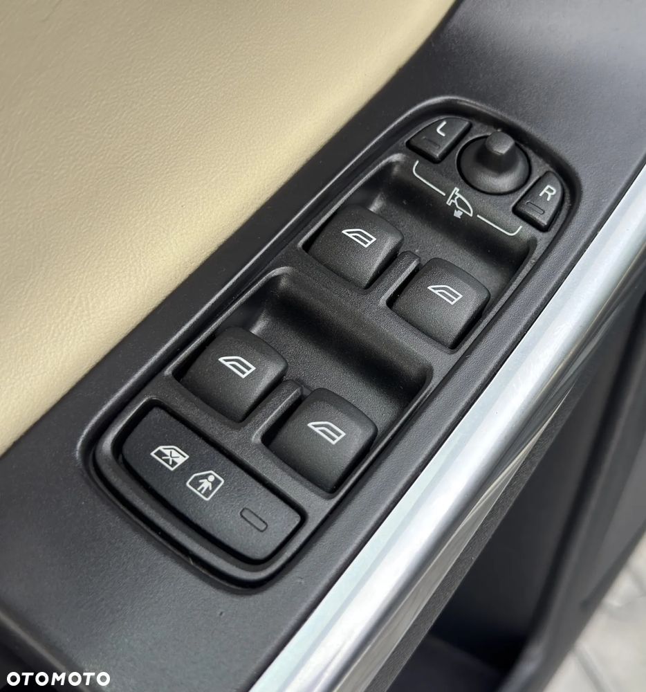 Volvo XC 60 D5 AWD RDesign - 16