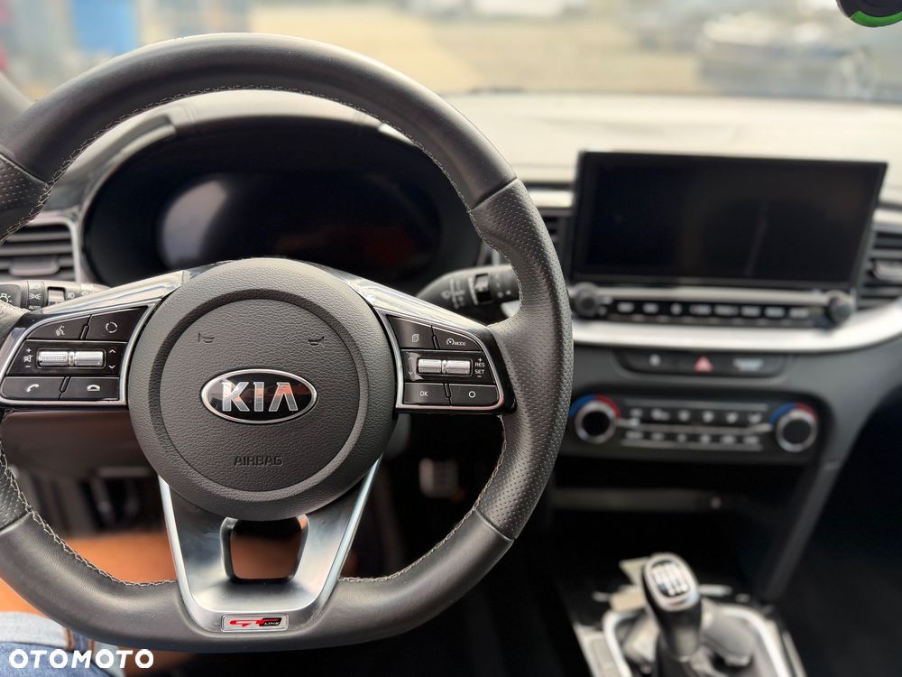Kia Ceed 1.6 CRDi Eco-Dynamics+ (48V Mild-Hybrid) GT Line - 10