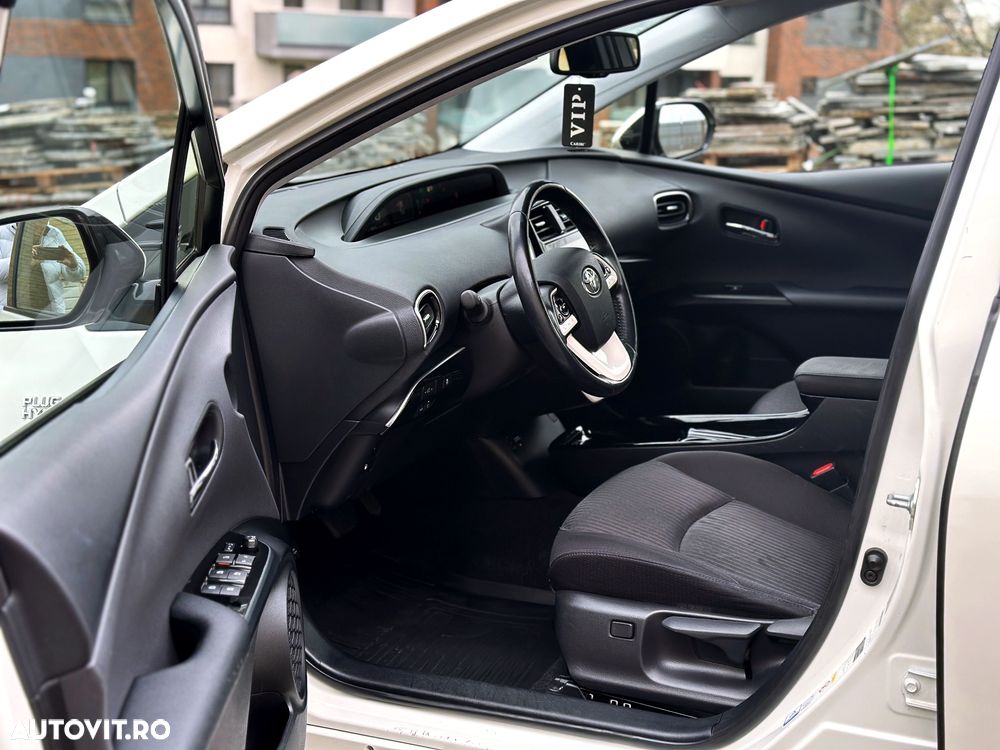 Toyota Prius 1.8 HSD Dynamic - 9
