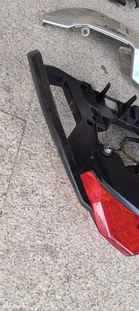 APRILIA SHIVER DORSODURO OWIEWKA OGON LAMPA RĄCZKI PASAŻERA - 17