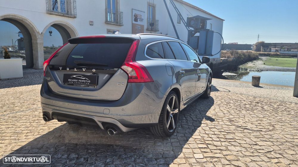 Volvo V60 2.0 D2 R-Design Momentum - 8