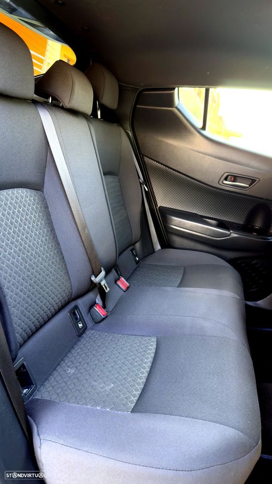 Toyota C-HR 2.0 Hybrid Square Collection - 17