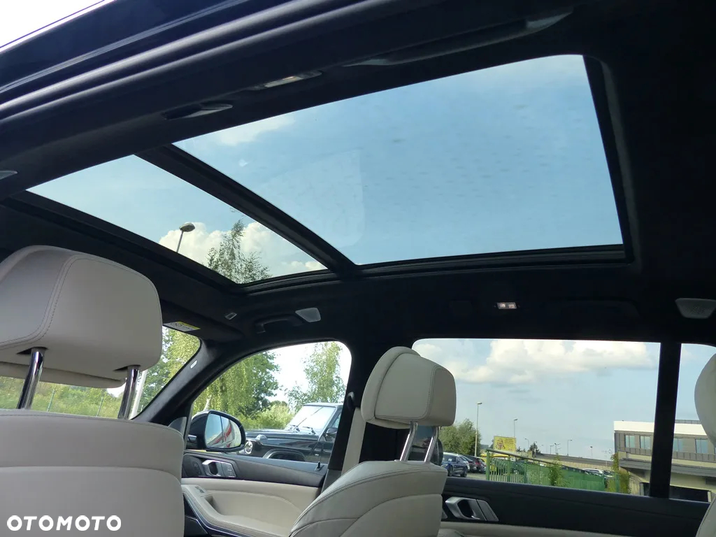 BMW X7 M50i sport - 36
