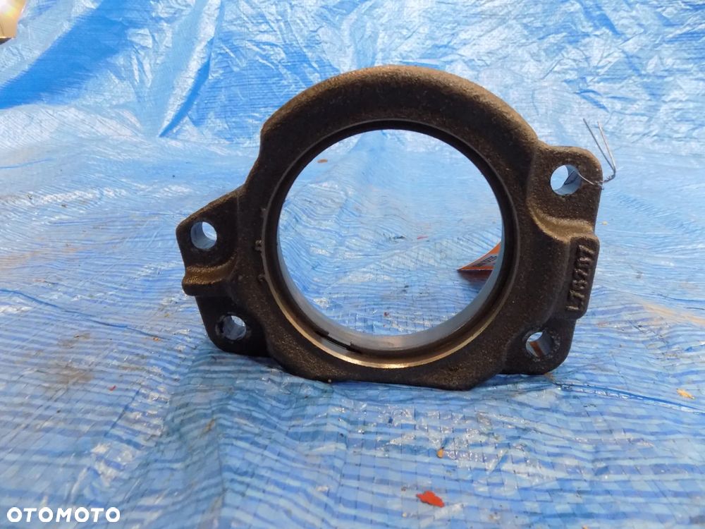 John Deere seria 6000, 6600  6506 6800 6900 obudowa łozyska wałka wom pto L76287 - 1