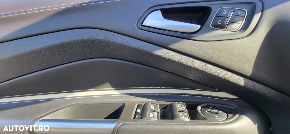 Ford Kuga 2.0 TDCi 4WD Powershift Vignale - 15