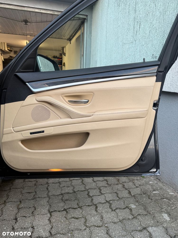 BMW Seria 5 520d xDrive - 22