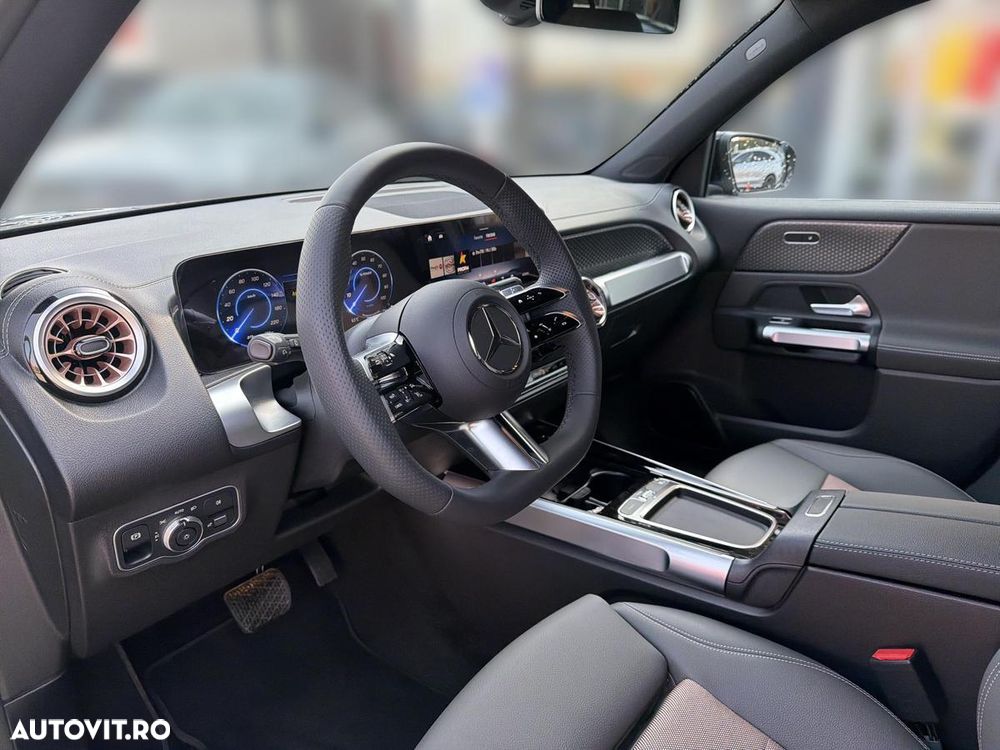 Mercedes-Benz EQB - 10