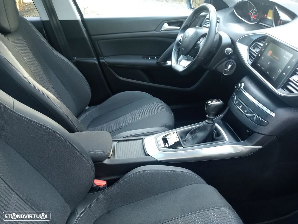 Peugeot 308 SW 1.2 PureTech Allure Pack - 21