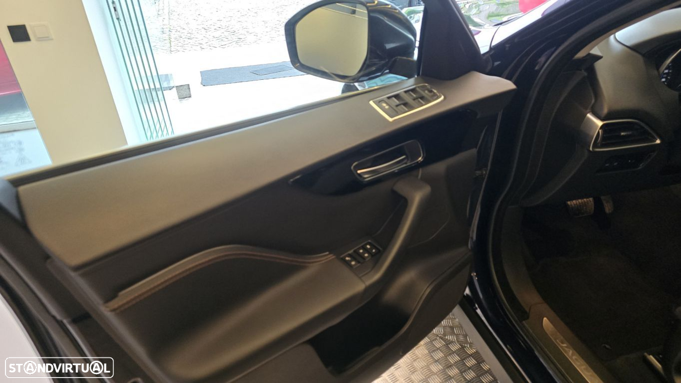 Jaguar F-Pace 2.0 i4D Prestige AWD Aut. - 30