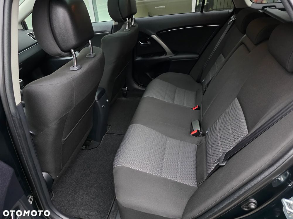 Toyota Avensis 1.8 Premium - 22